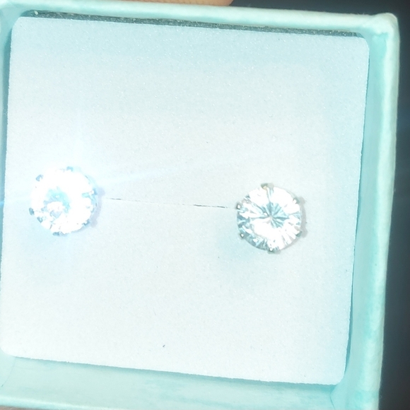 Elegant Silver Stud Earrings - Picture 3 of 9